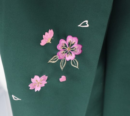 卒業式袴単品レンタル[ブランド・刺繍]濃い緑色に桜とハート刺繍[身長148-152cm]No.149